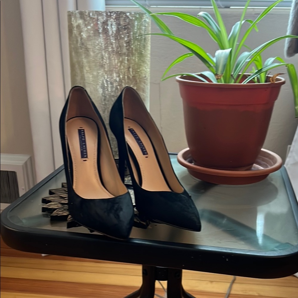 Ralph Lauren Black Heels with Pointed Toe and Stiletto Heel